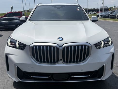 Used 2025 BMW X5 xDrive40i w/ Premium Package AWD/4WD image 3