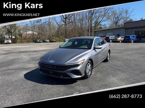 Used 2025 Hyundai Elantra SE image 1