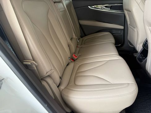 Used 2022 Lincoln Nautilus FWD image 7