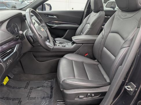 Used 2023 Cadillac XT4 Luxury w/ Cold Weather Package AWD/4WD image 17