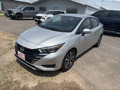 Used 2025 Nissan Versa SV FWD image 3