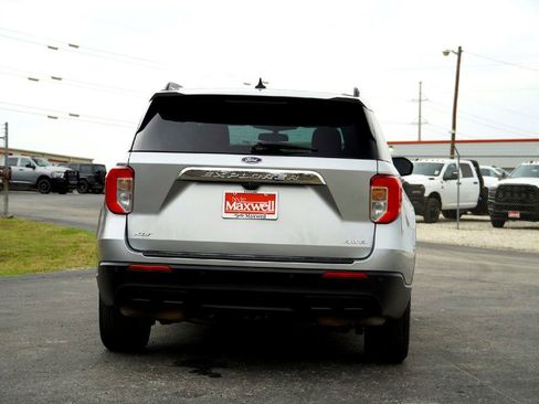 Used 2021 Ford Explorer XLT image 7