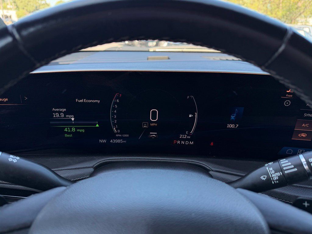 Used 2025 Cadillac XT4 Premium Luxury FWD image 18