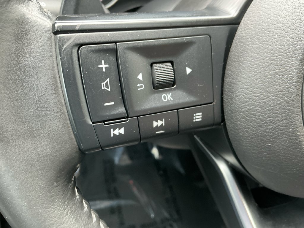 Used 2025 Nissan Pathfinder SV AWD/4WD image 21