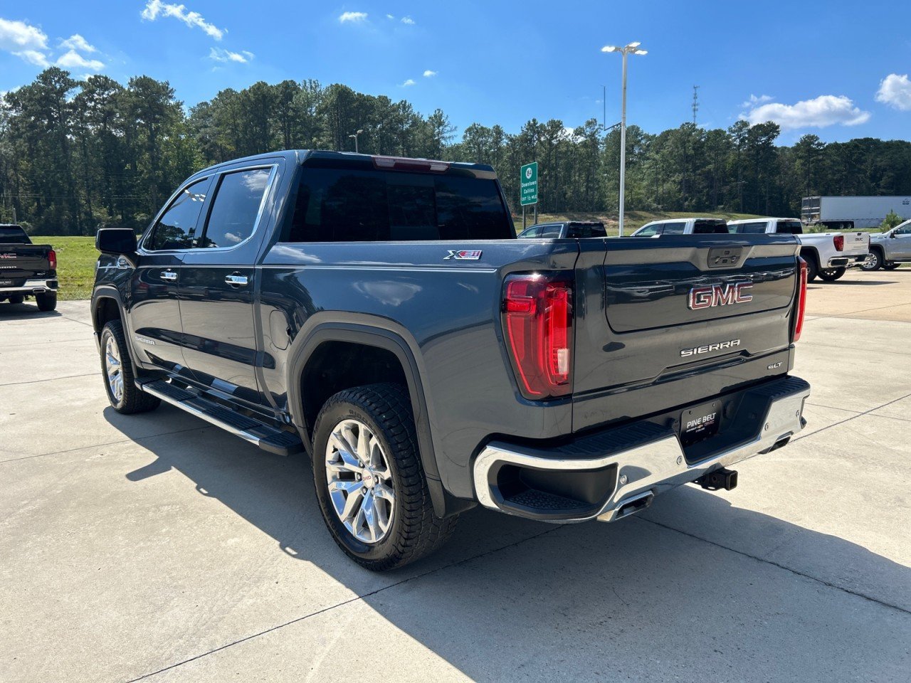 Used 2021 GMC Sierra 1500 SLT w/ SLT Premium Plus Package AWD/4WD image 4