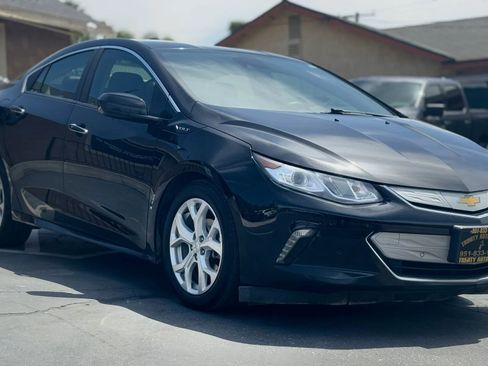 Used 2018 Chevrolet Volt Premier w/ Driver Confidence Package image 2