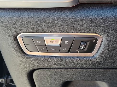 Used 2022 BMW X5 sDrive40i w/ M Sport Package RWD image 39