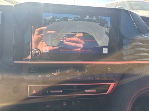 Used 2025 Toyota Camry SE FWD image 11