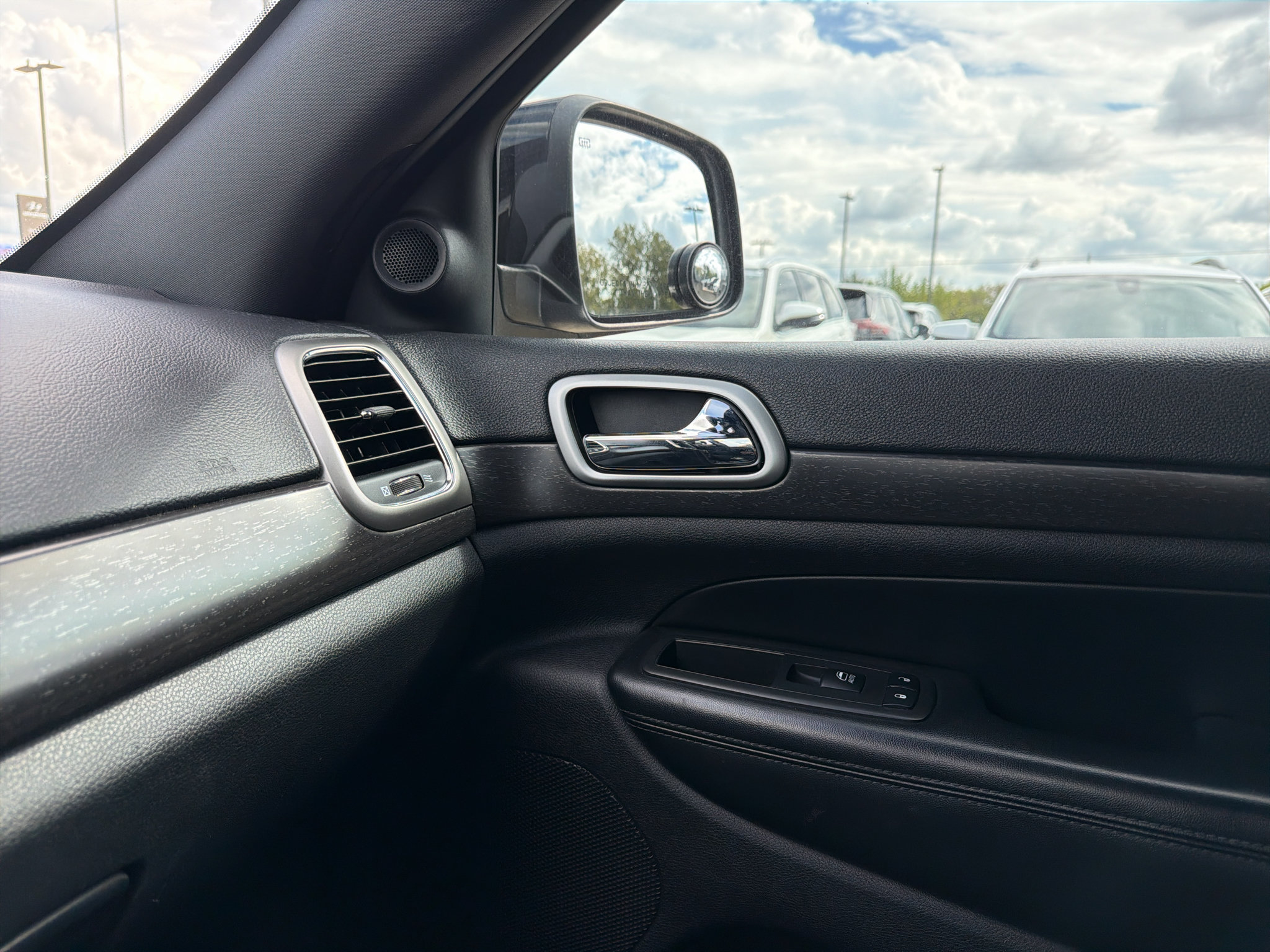 Used 2018 Jeep Grand Cherokee Laredo RWD image 18