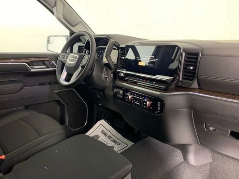 New 2026 GMC Sierra 1500 SLE image 26