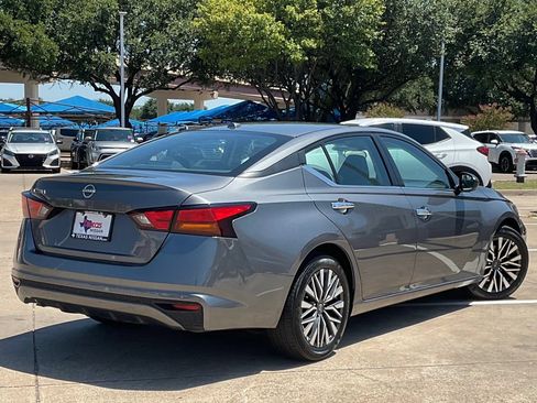 Used 2025 Nissan Altima 2.5 SV FWD image 4