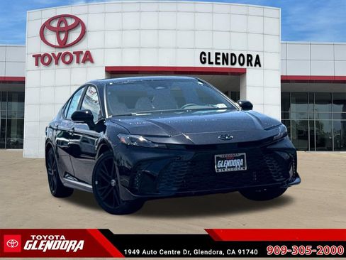 New 2026 Toyota Camry Hybrid FWD image 2