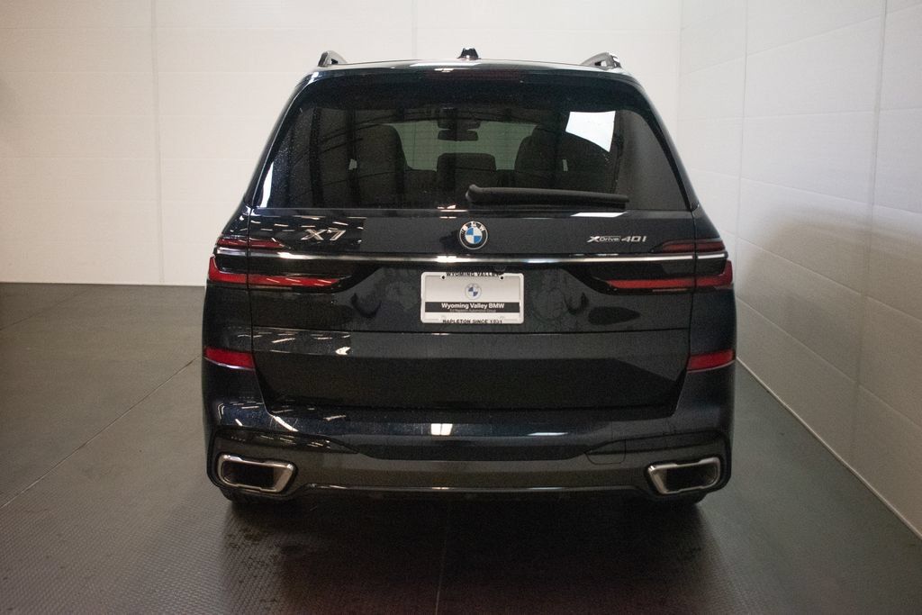 Used 2024 BMW X7 xDrive40i w/ M Sport Package AWD/4WD image 5