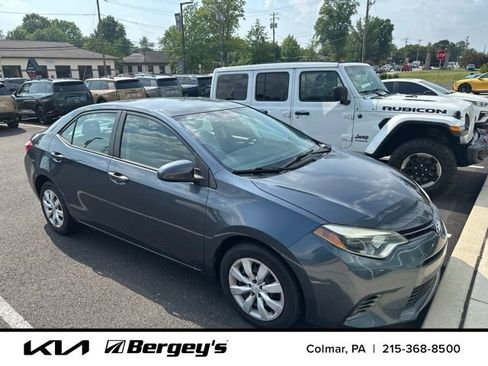 Used 2016 Toyota Corolla LE FWD image 3
