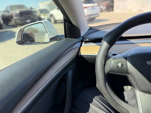 Used 2022 Tesla Model 3 Long Range AWD/4WD image 7