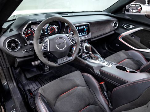 Used 2018 Chevrolet Camaro ZL1 image 4