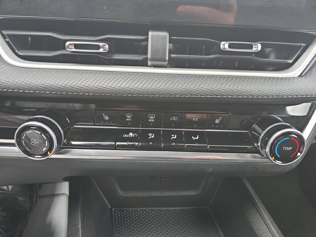 Used 2025 Chevrolet Equinox LT FWD image 30