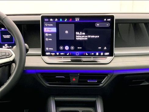 Used 2025 Volkswagen Tiguan SE w/ Panoramic Sunroof Package image 6