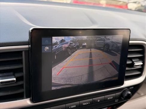 Used 2024 Hyundai Venue SEL FWD image 29