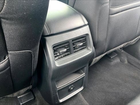 Used 2024 Ford Edge SE w/ Black Appearance Package image 39