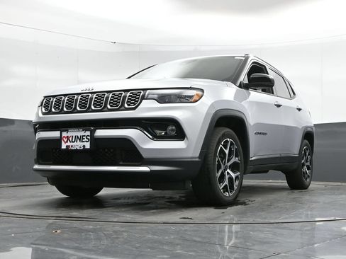 Used 2025 Jeep Compass Limited AWD/4WD image 44