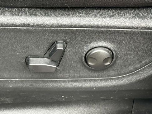 Used 2025 RAM 1500 Big Horn AWD/4WD image 16