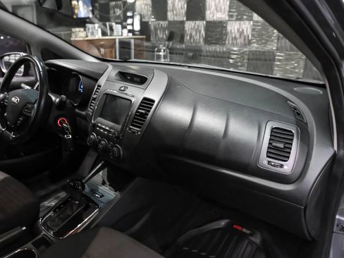 Used 2017 Kia Forte S FWD image 10