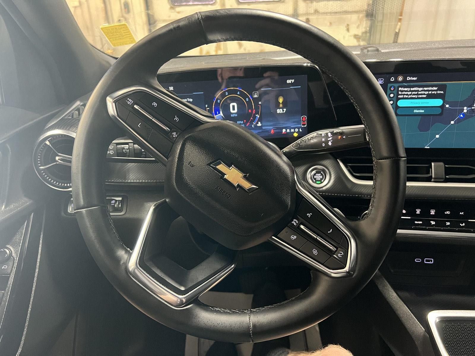 Used 2025 Chevrolet Equinox LT AWD/4WD image 13