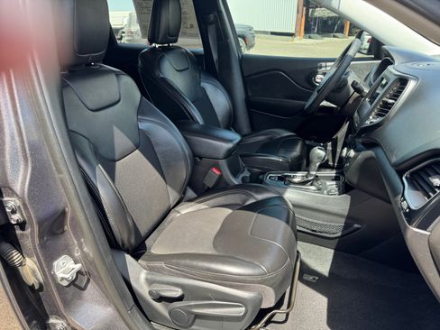 Used 2020 Jeep Cherokee Latitude Plus FWD image 32