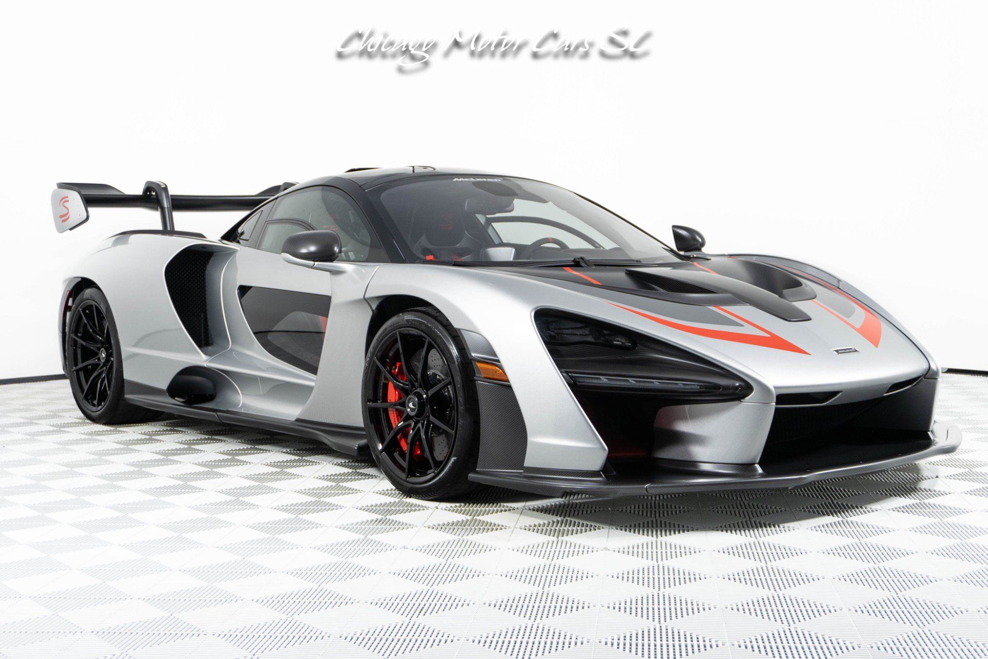 Used 2019 McLaren Senna RWD image 11