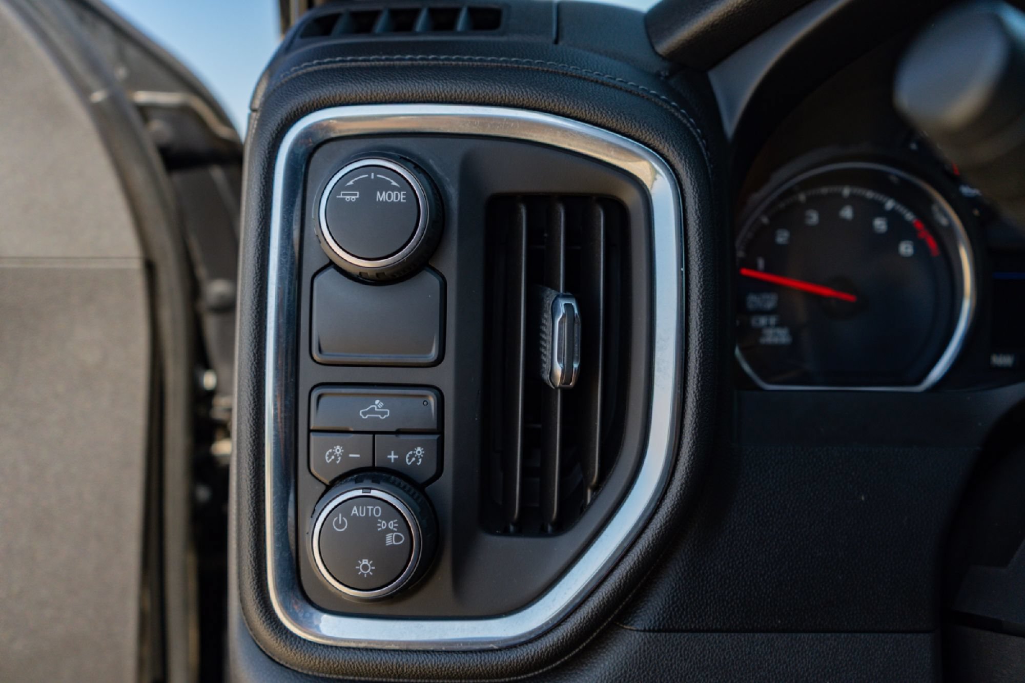 Used 2021 Chevrolet Silverado 1500 LT RWD image 18