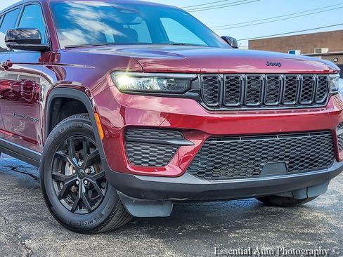 Used 2024 Jeep Grand Cherokee Altitude AWD/4WD image 2