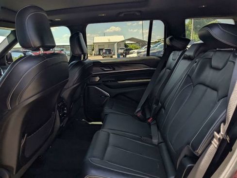 Used 2022 Jeep Grand Cherokee L Overland RWD image 15