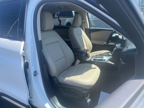 Used 2023 Ford Explorer XLT w/ Equipment Group 202A AWD/4WD image 56