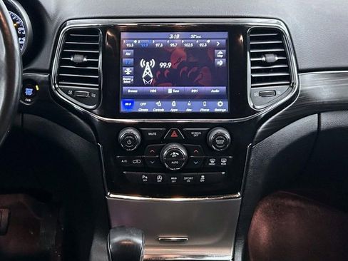 Certified 2022 Jeep Grand Cherokee Laredo X image 12