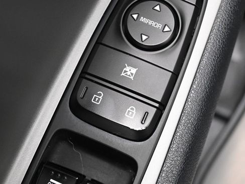 Used 2017 Kia Niro FE image 12