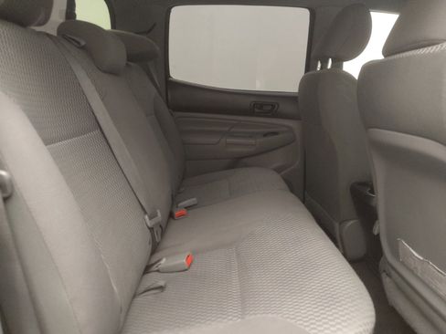 Used 2015 Toyota Tacoma PreRunner w/ SR5 Package image 19