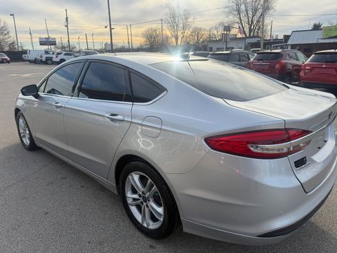 Used 2018 Ford Fusion SE w/ Fusion SE Technology Package image 6