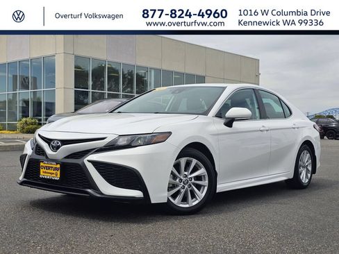 Used 2024 Toyota Camry SE FWD image 1