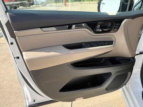 Used 2024 Honda Odyssey Elite image 12