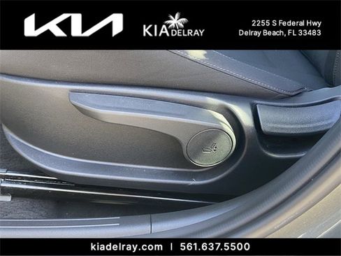 Used 2025 Hyundai Elantra SEL image 18