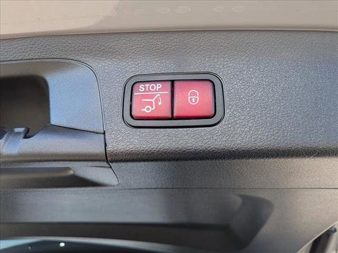 Used 2024 Mercedes-Benz GLS 450 4MATIC image 7
