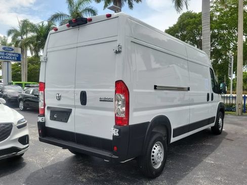 Used 2024 RAM ProMaster 2500 w/ Convenience Group FWD image 3