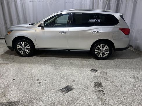 Used 2019 Nissan Pathfinder SL AWD/4WD image 5