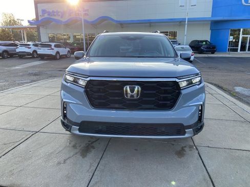 Used 2023 Honda Pilot Touring image 3