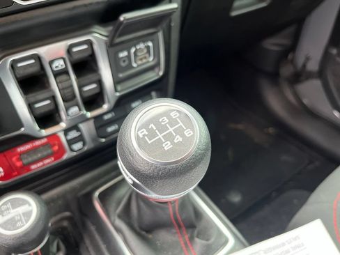 Used 2021 Jeep Wrangler Unlimited Rubicon AWD/4WD image 7
