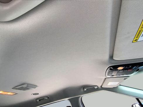 Used 2024 Kia Carnival EX FWD image 14
