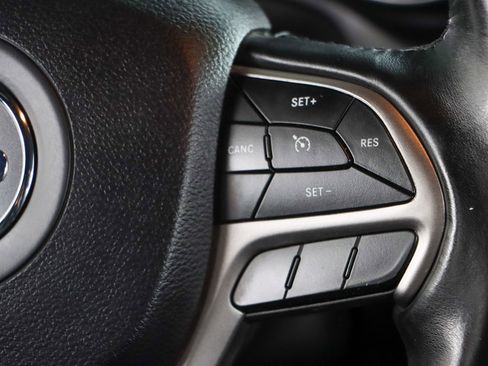 Used 2019 Jeep Grand Cherokee Limited AWD/4WD image 14