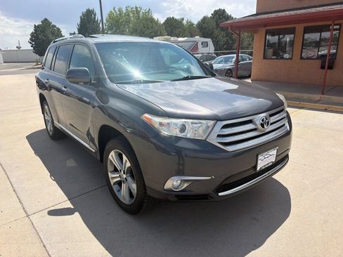 Used 2011 Toyota Highlander Limited w/ Tow Pkg FWD image 1