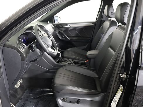 Certified 2024 Volkswagen Tiguan SE R-Line AWD/4WD image 31